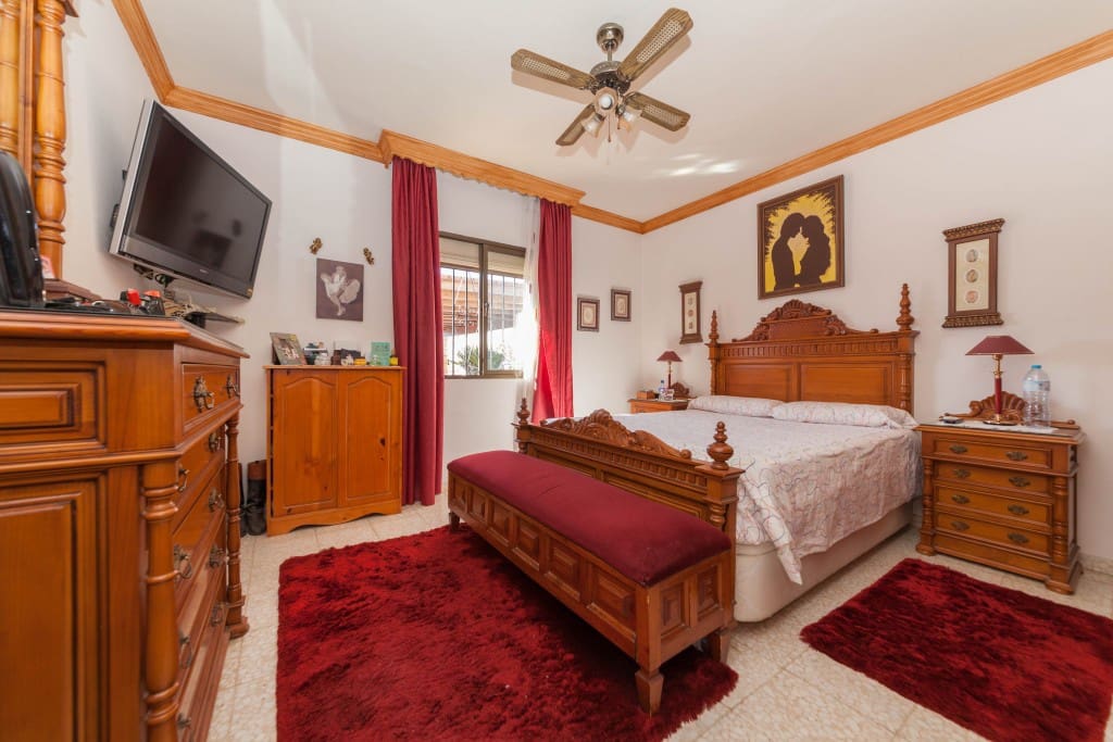 3 soveværelse Villa til salg i El Padron med swimmingpool garage - € 720.000 (Ref: 4170617)