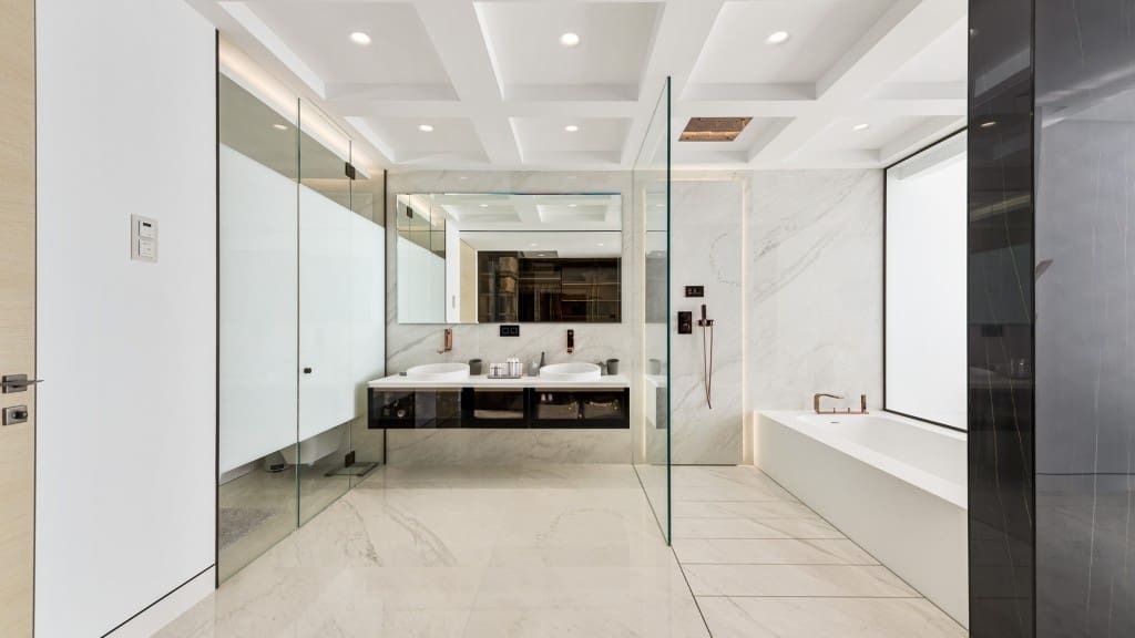 4 bedroom Apartment for sale in New Golden Mile with pool garage - € 2,990,000 (Ref: 5156505)