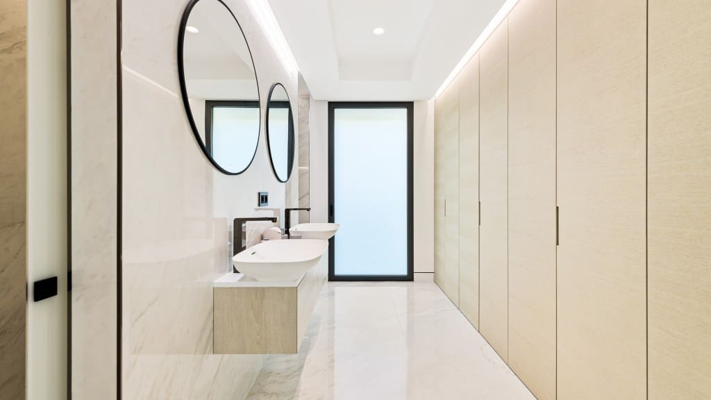 4 bedroom Apartment for sale in New Golden Mile with pool garage - € 2,990,000 (Ref: 5156505)