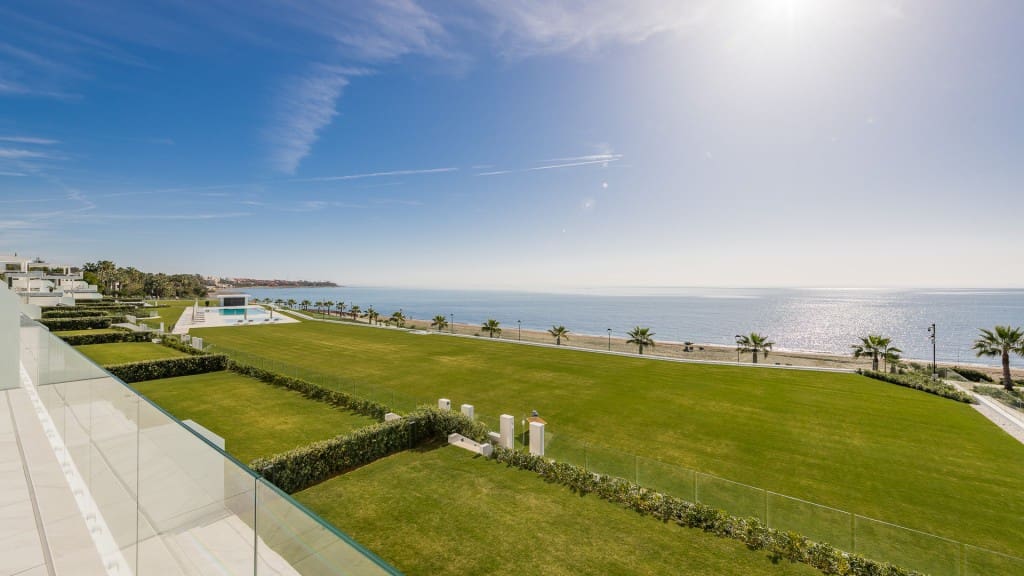 4 bedroom Apartment for sale in New Golden Mile with pool garage - € 2,990,000 (Ref: 5156505)