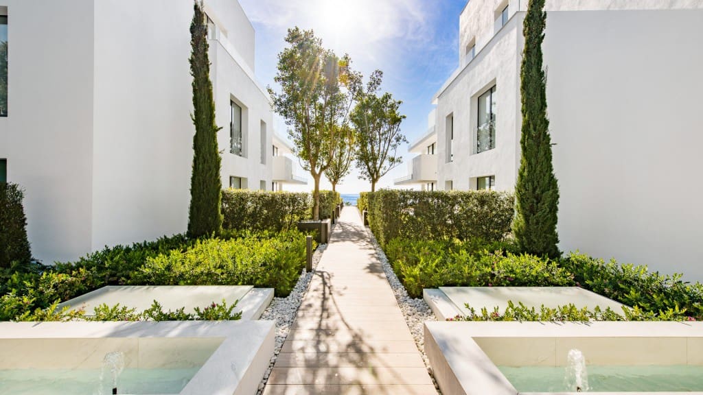 4 bedroom Apartment for sale in New Golden Mile with pool garage - € 2,990,000 (Ref: 5156505)