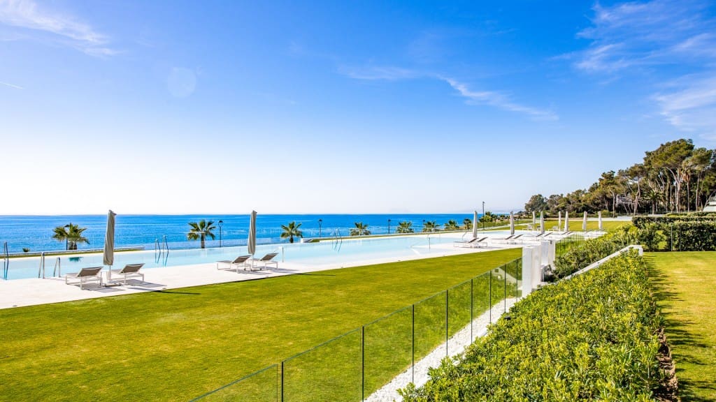 4 bedroom Apartment for sale in New Golden Mile with pool garage - € 2,990,000 (Ref: 5156505)