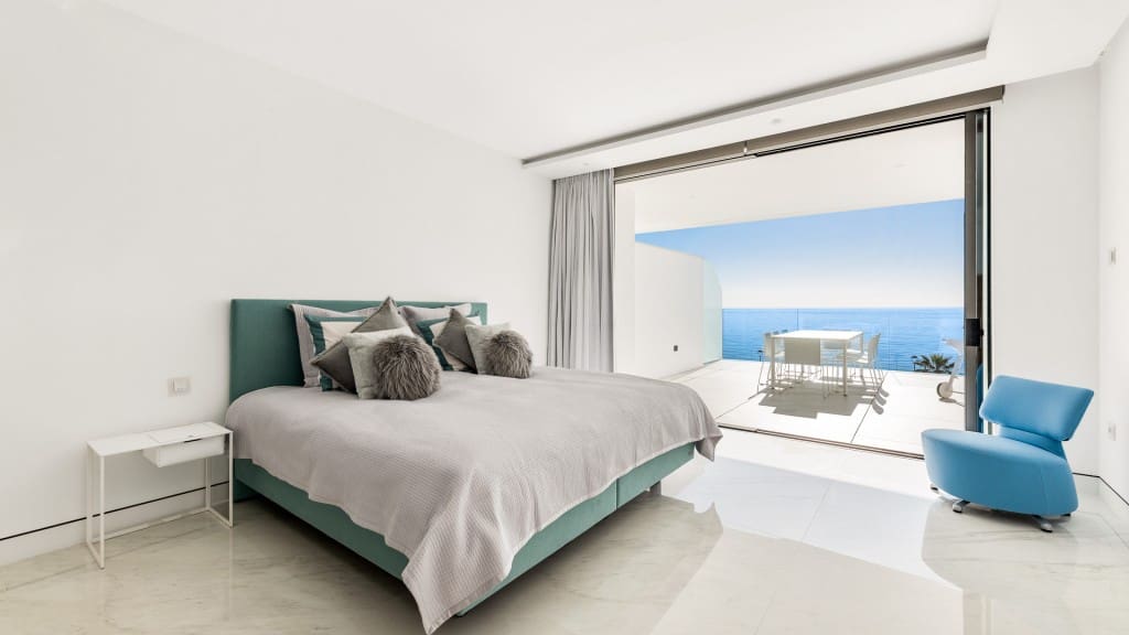 4 bedroom Apartment for sale in New Golden Mile with pool garage - € 2,990,000 (Ref: 5156505)