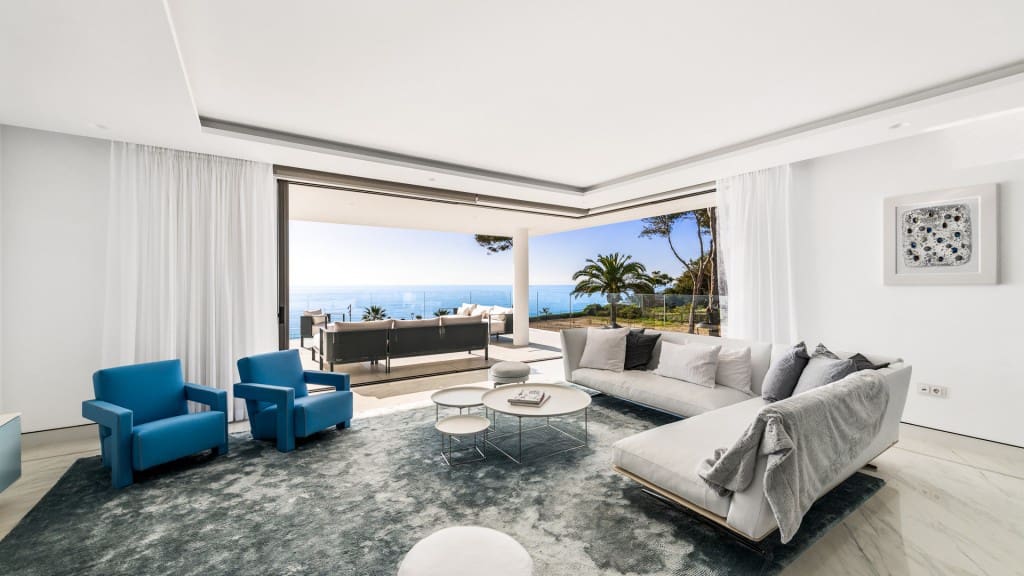 4 bedroom Apartment for sale in New Golden Mile with pool garage - € 2,990,000 (Ref: 5156505)