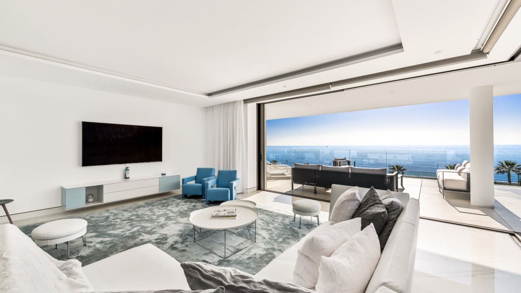 4 bedroom Apartment for sale in New Golden Mile with pool garage - € 2,990,000 (Ref: 5156505)