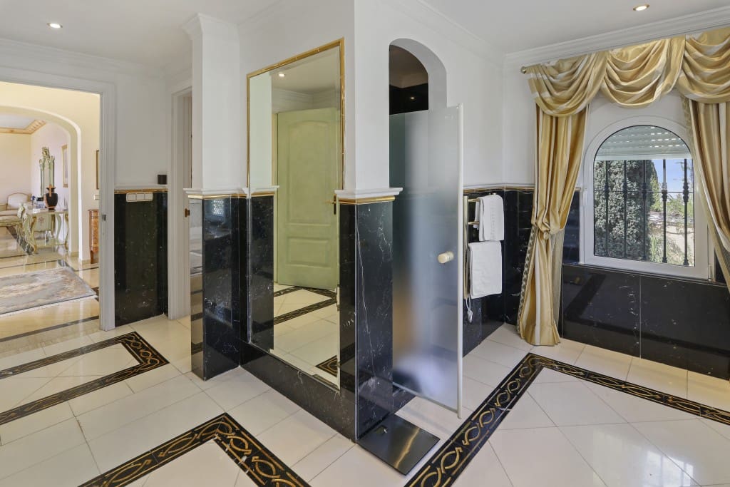 5 slaapkamer Villa te koop in Benahavis met zwembad - € 3.700.000 (Ref: 6411249)