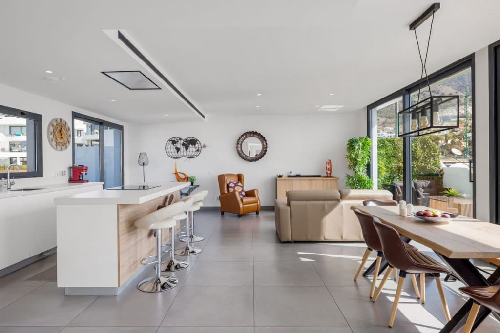 Apartamento de 2 habitaciones en Fuengirola en venta con piscina garaje - 799.000 € (Ref: 7049921)