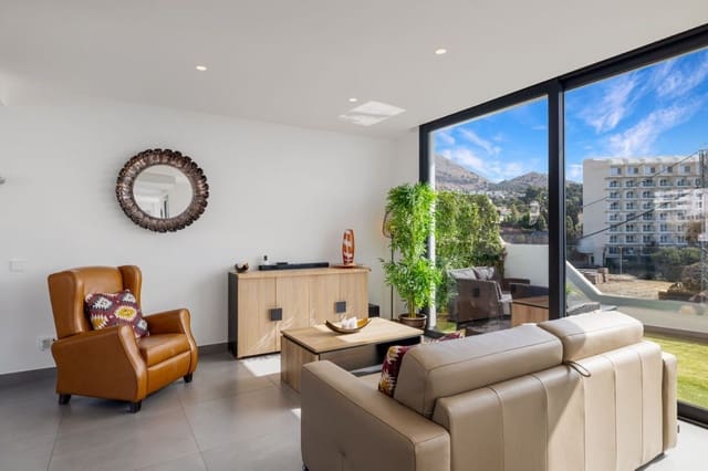 Apartamento de 2 habitaciones en Fuengirola en venta con piscina garaje - 799.000 € (Ref: 7049921)