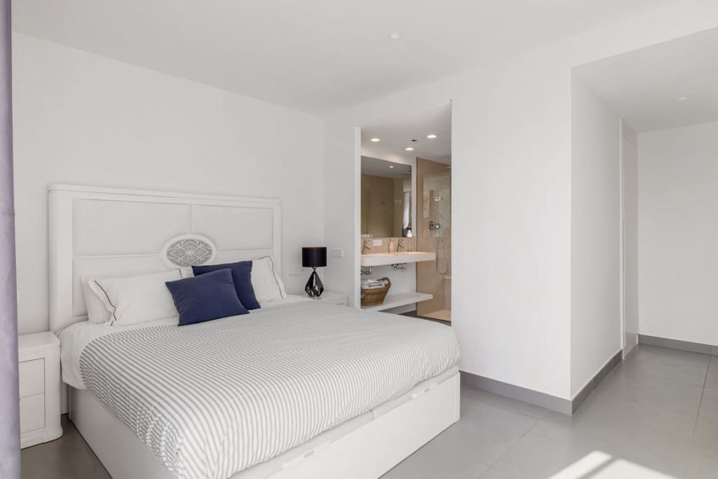 Apartamento de 2 habitaciones en Fuengirola en venta con piscina garaje - 799.000 € (Ref: 7049921)