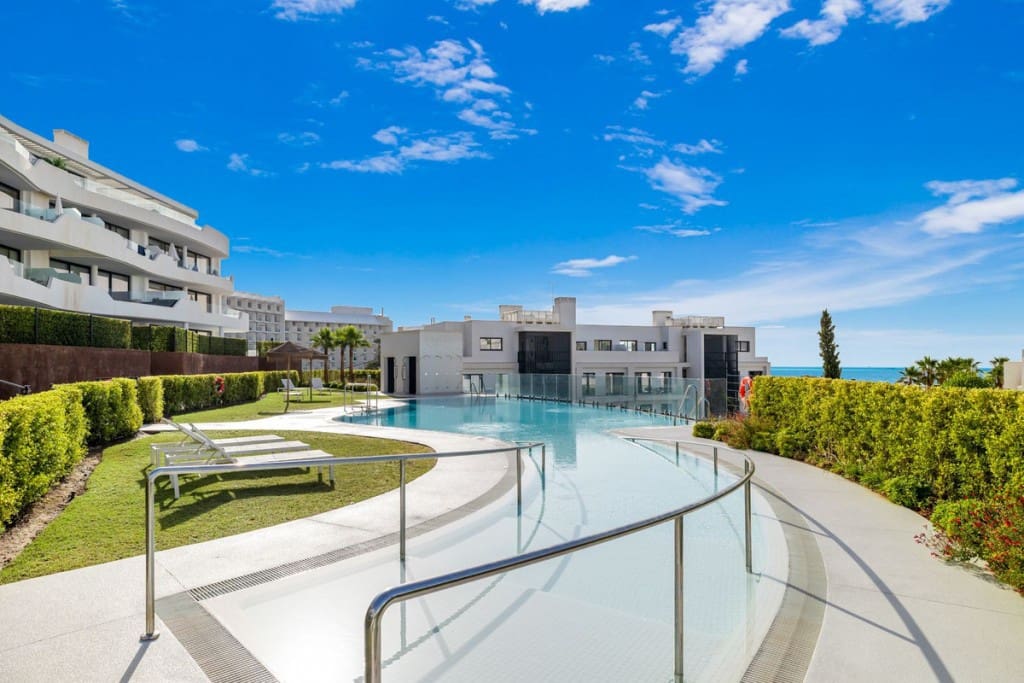 Apartamento de 2 habitaciones en Fuengirola en venta con piscina garaje - 799.000 € (Ref: 7049921)