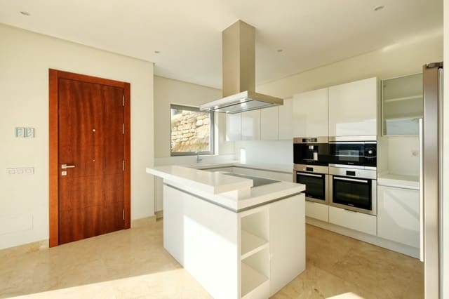 4 Zimmer Villa zu verkaufen in Benahavís mit Pool - 2.200.000 € (Ref: 7078831)