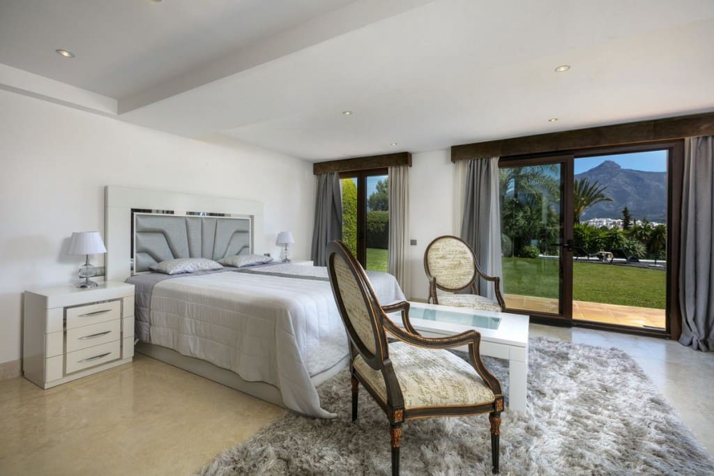 6 Zimmer Villa zu verkaufen in Nueva Andalucia mit Pool Garage - 3.190.000 € (Ref: 7497031)