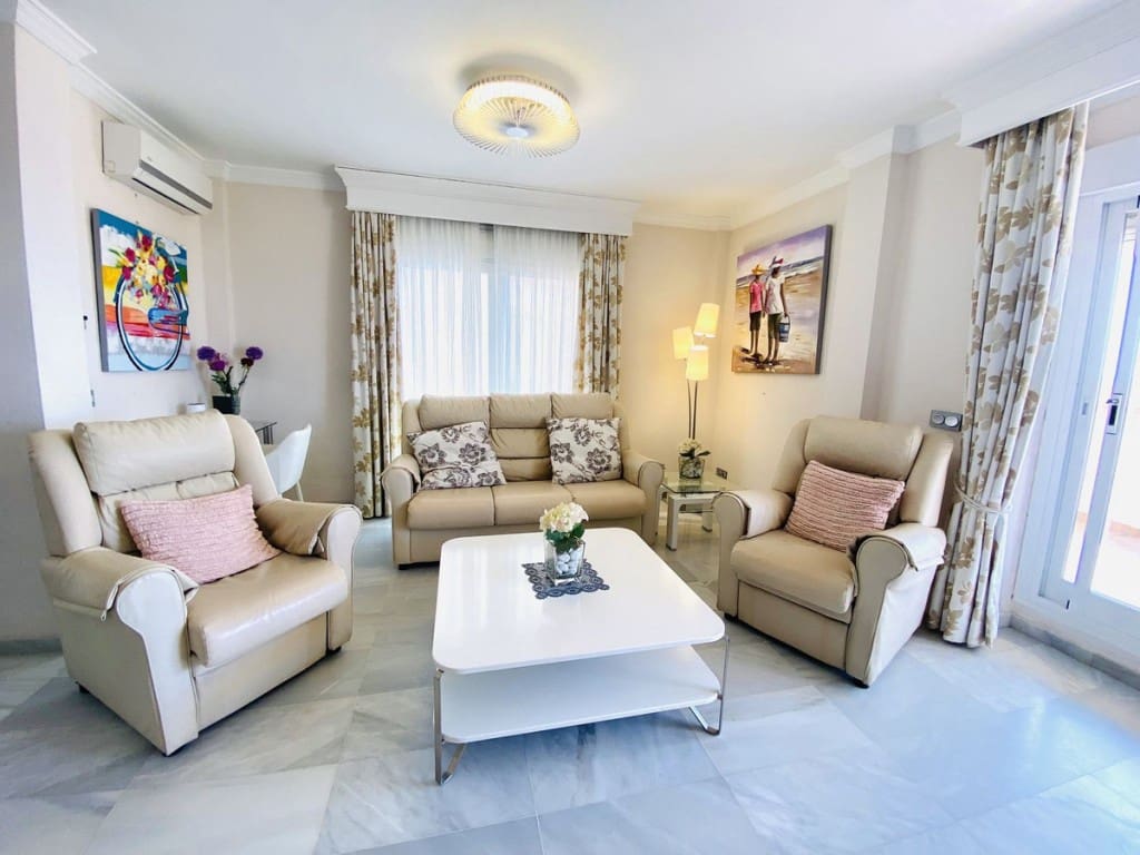 Casa de 5 habitaciones en Estepona en venta con piscina - 1.050.000 € (Ref: 7537698)