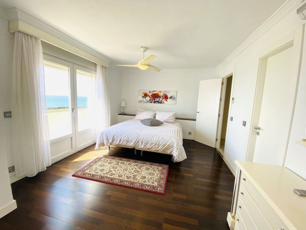 Casa de 5 habitaciones en Estepona en venta con piscina - 1.050.000 € (Ref: 7537698)