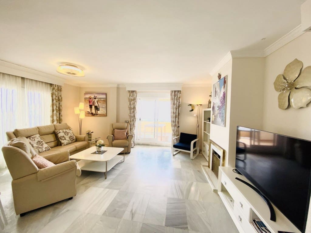 Casa de 5 habitaciones en Estepona en venta con piscina - 1.050.000 € (Ref: 7537698)