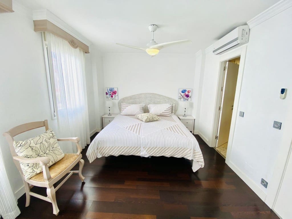 Casa de 5 habitaciones en Estepona en venta con piscina - 1.050.000 € (Ref: 7537698)