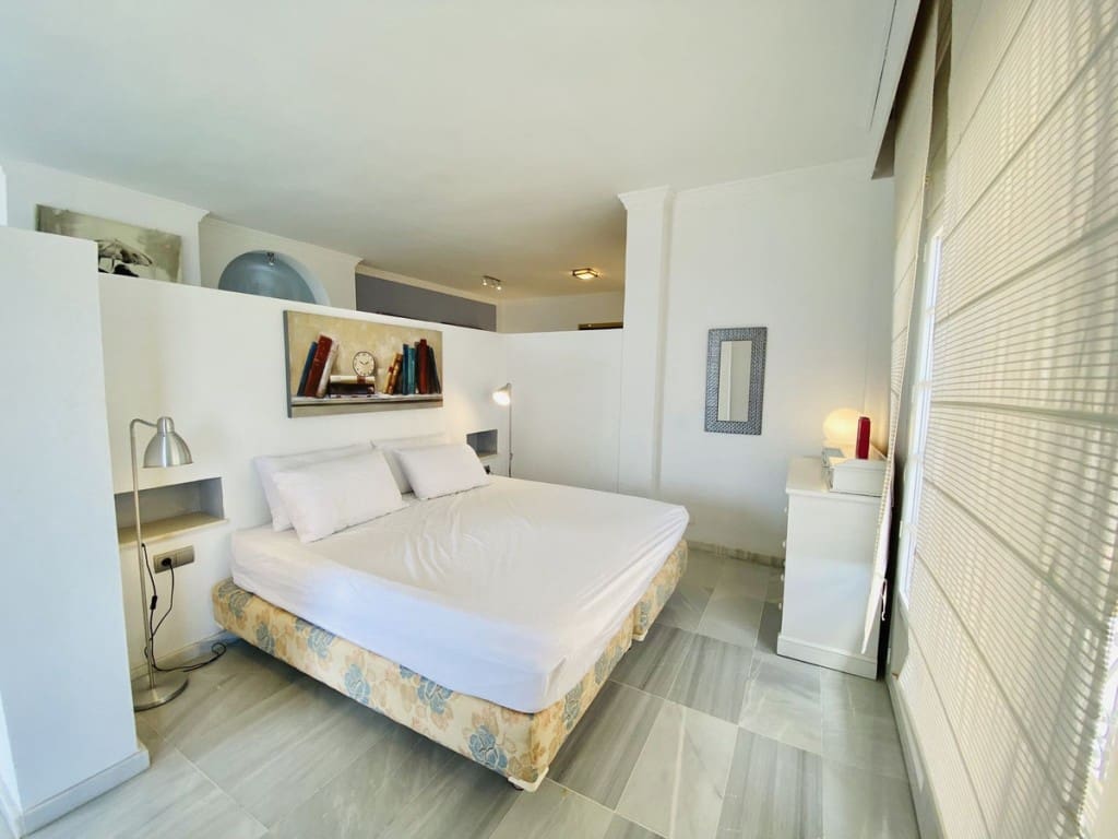 Casa de 5 habitaciones en Estepona en venta con piscina - 1.050.000 € (Ref: 7537698)