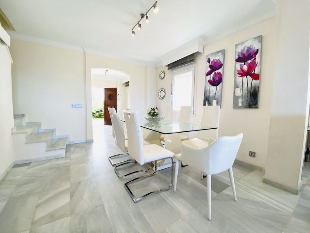 Casa de 5 habitaciones en Estepona en venta con piscina - 1.050.000 € (Ref: 7537698)