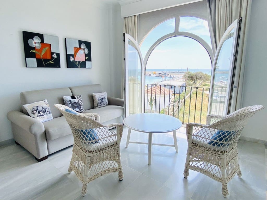 Casa de 5 habitaciones en Estepona en venta con piscina - 1.050.000 € (Ref: 7537698)