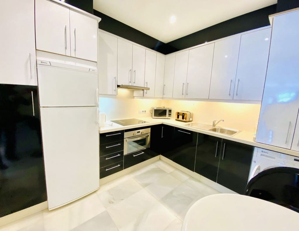 Casa de 5 habitaciones en Estepona en venta con piscina - 1.050.000 € (Ref: 7537698)