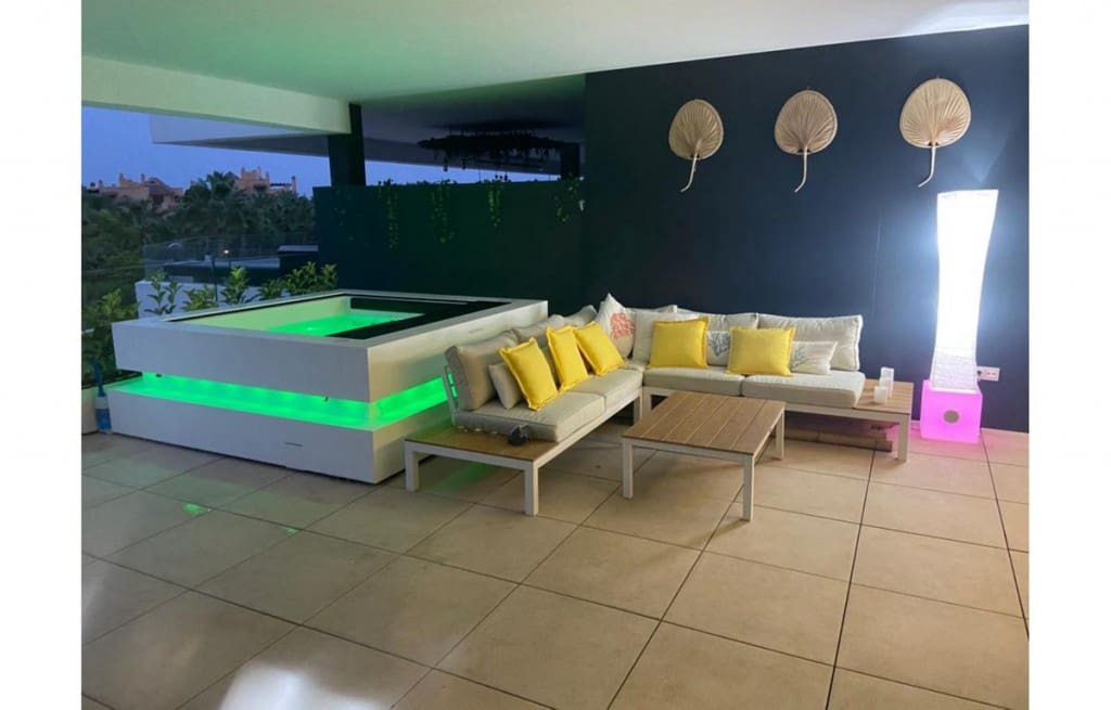 3 bedroom Apartment for sale in New Golden Mile with pool garage - € 850,000 (Ref: 7736253)