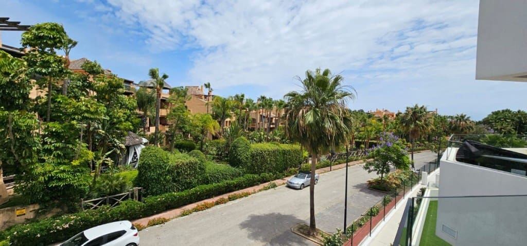 3 bedroom Apartment for sale in New Golden Mile with pool garage - € 850,000 (Ref: 7736253)