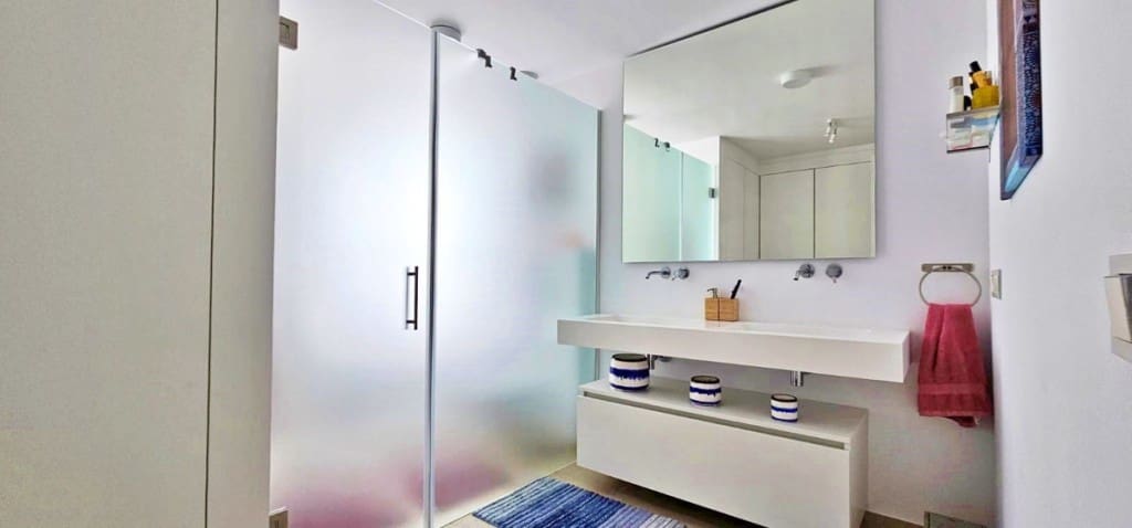 3 bedroom Apartment for sale in New Golden Mile with pool garage - € 850,000 (Ref: 7736253)