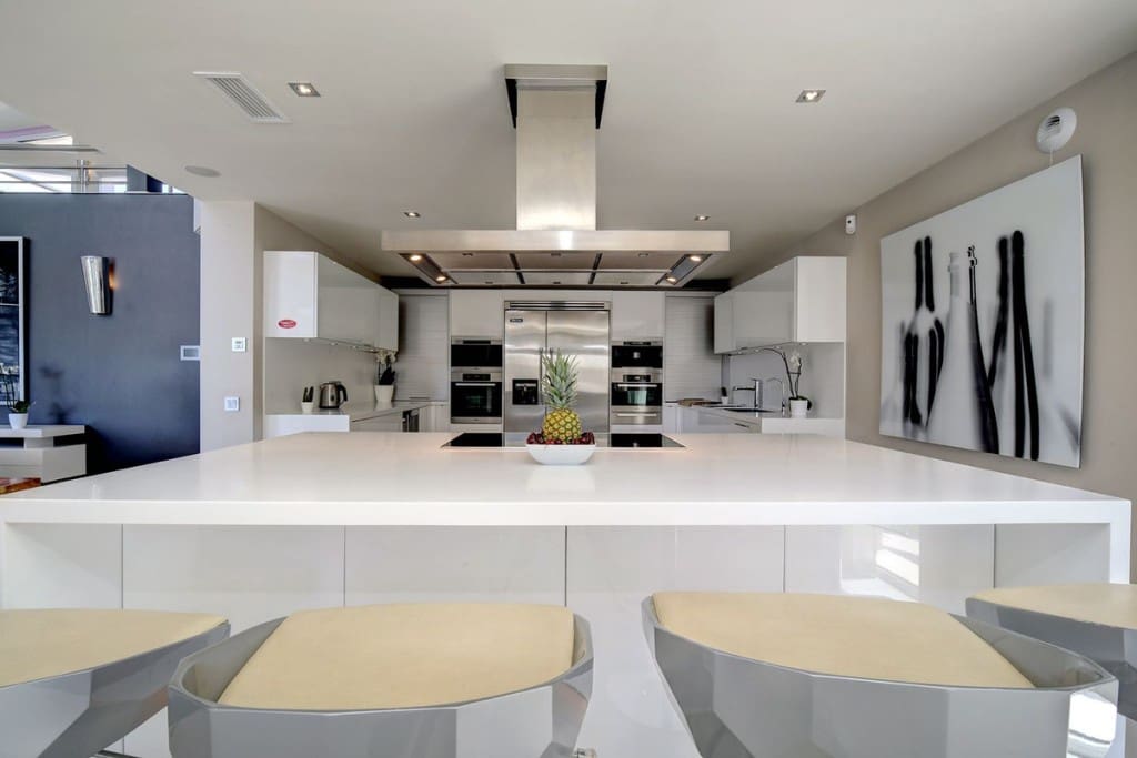 5 makuuhuone Huvila myytävänä paikassa Nueva Andalucia mukana uima-altaan 
autotalli - 3 950 000 € (Ref: 7779672)