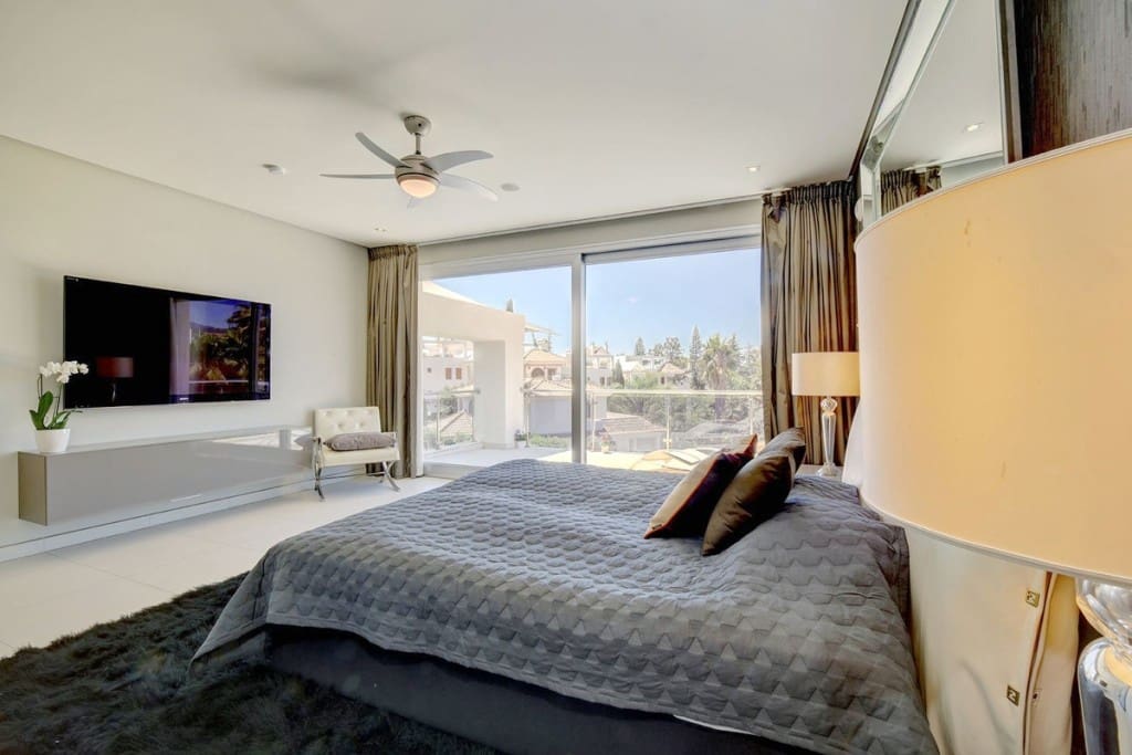 5 makuuhuone Huvila myytävänä paikassa Nueva Andalucia mukana uima-altaan 
autotalli - 3 950 000 € (Ref: 7779672)