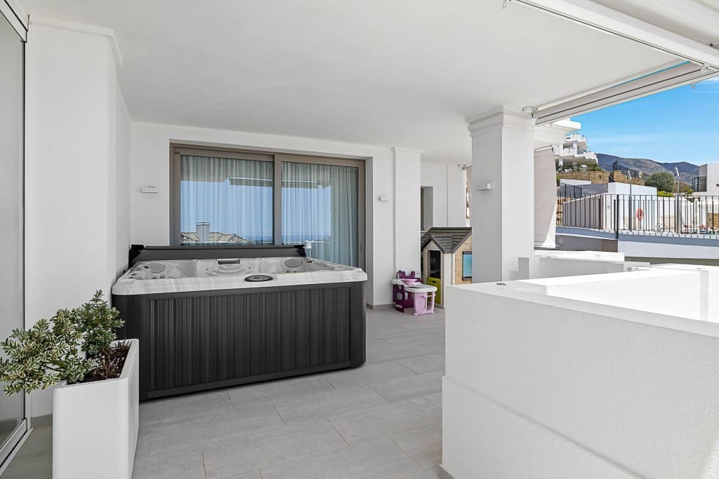 7 slaapkamer Appartement te koop in Nueva Andalucia met zwembad - € 3.950.000 (Ref: 7821082)