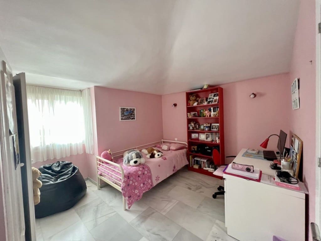 2 slaapkamer Appartement te koop in Calahonda met zwembad - € 375.000 (Ref: 7858054)