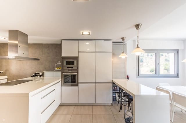 5 Zimmer Villa zu verkaufen in Mijas Costa, Mijas mit Pool Garage - 895.000 € (Ref: 8000996)