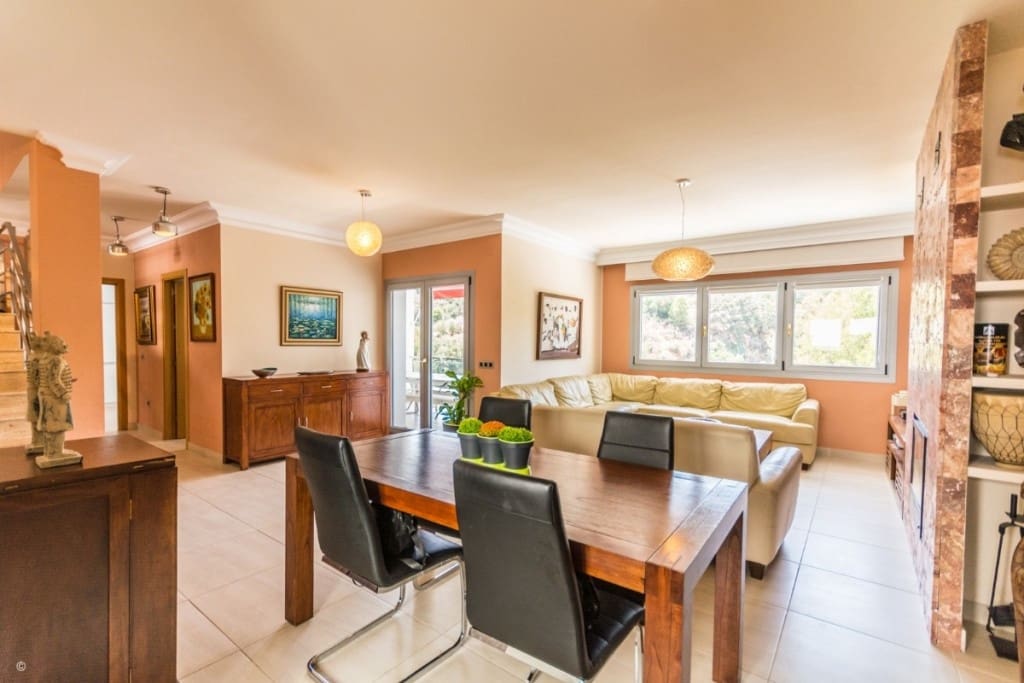 5 Zimmer Villa zu verkaufen in Mijas Costa mit Pool Garage - 895.000 € (Ref: 8000996)