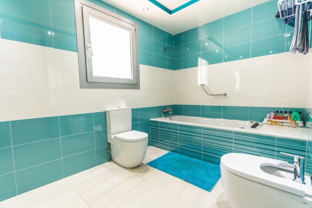 5 Zimmer Villa zu verkaufen in Mijas Costa mit Pool Garage - 895.000 € (Ref: 8000996)