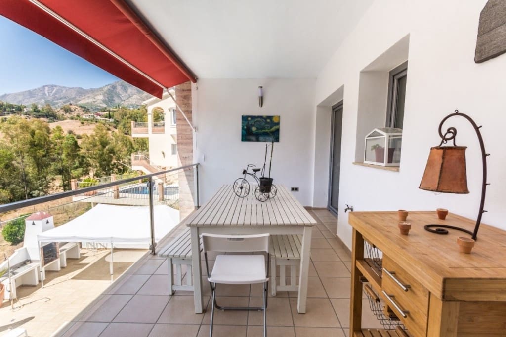 5 Zimmer Villa zu verkaufen in Mijas Costa mit Pool Garage - 895.000 € (Ref: 8000996)