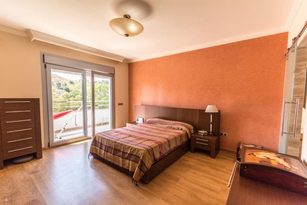 5 Zimmer Villa zu verkaufen in Mijas Costa mit Pool Garage - 895.000 € (Ref: 8000996)