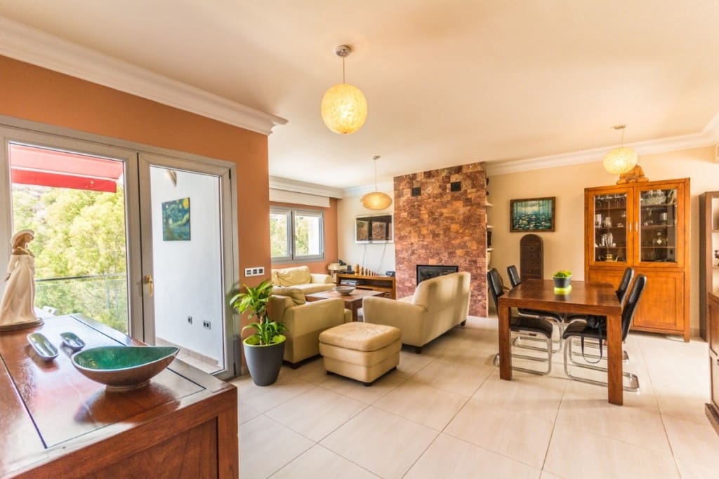 5 Zimmer Villa zu verkaufen in Mijas Costa mit Pool Garage - 895.000 € (Ref: 8000996)