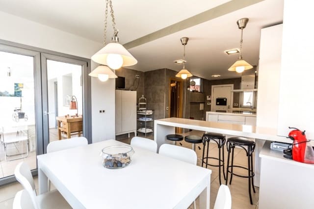 5 Zimmer Villa zu verkaufen in Mijas Costa, Mijas mit Pool Garage - 895.000 € (Ref: 8000996)