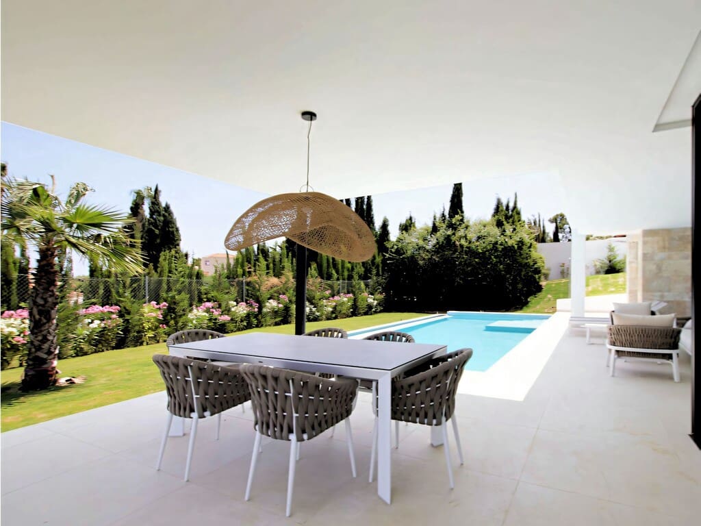 4 sypialnia Willa na sprzedaż w Estepona z basenem garażem - 2 495 000 € (Ref: 8107519)