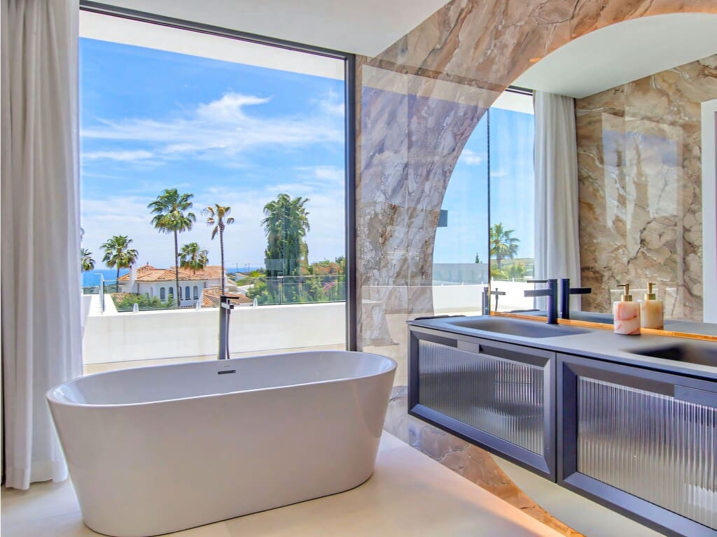 4 sypialnia Willa na sprzedaż w Estepona z basenem garażem - 2 495 000 € (Ref: 8107519)