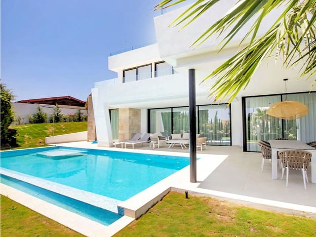 4 soveværelse Villa til salg i Estepona med swimmingpool garage - € 2.495.000 (Ref: 8107519)