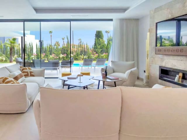 4 soveværelse Villa til salg i Estepona med swimmingpool garage - € 2.495.000 (Ref: 8107519)