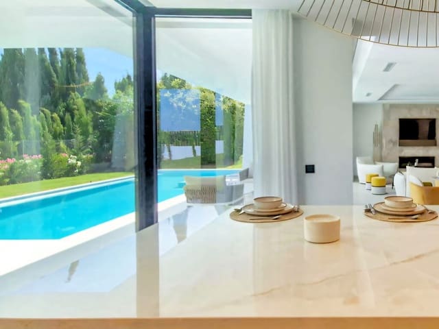 4 soveværelse Villa til salg i Estepona med swimmingpool garage - € 2.495.000 (Ref: 8107519)