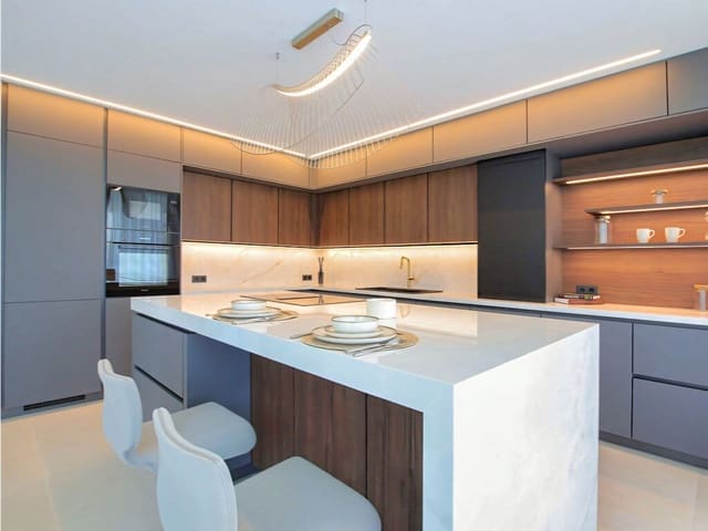 4 soveværelse Villa til salg i Estepona med swimmingpool garage - € 2.495.000 (Ref: 8107519)
