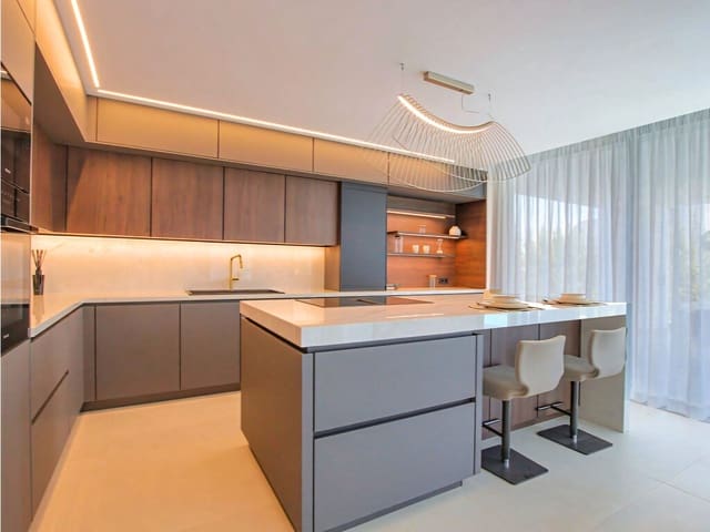 4 soveværelse Villa til salg i Estepona med swimmingpool garage - € 2.495.000 (Ref: 8107519)