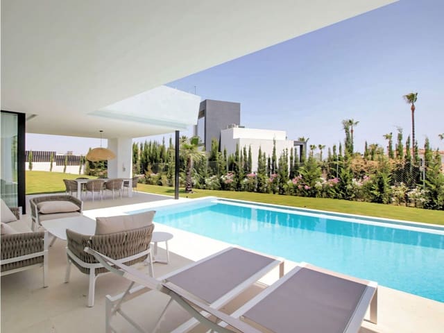 4 soveværelse Villa til salg i Estepona med swimmingpool garage - € 2.495.000 (Ref: 8107519)