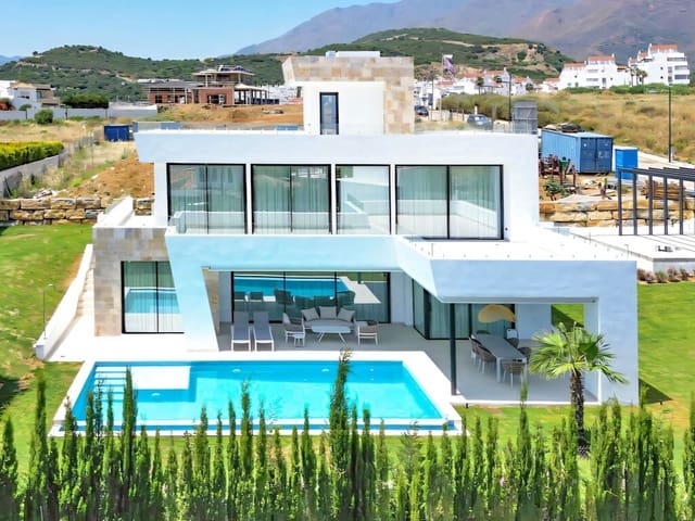 4 soveværelse Villa til salg i Estepona med swimmingpool garage - € 2.495.000 (Ref: 8107519)