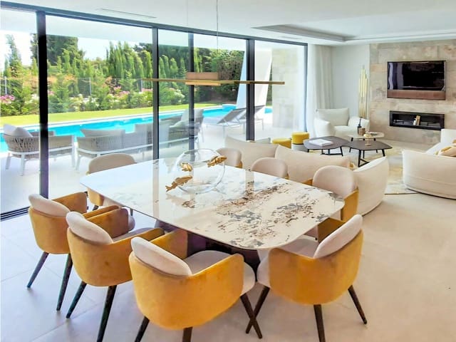 4 soveværelse Villa til salg i Estepona med swimmingpool garage - € 2.495.000 (Ref: 8107519)