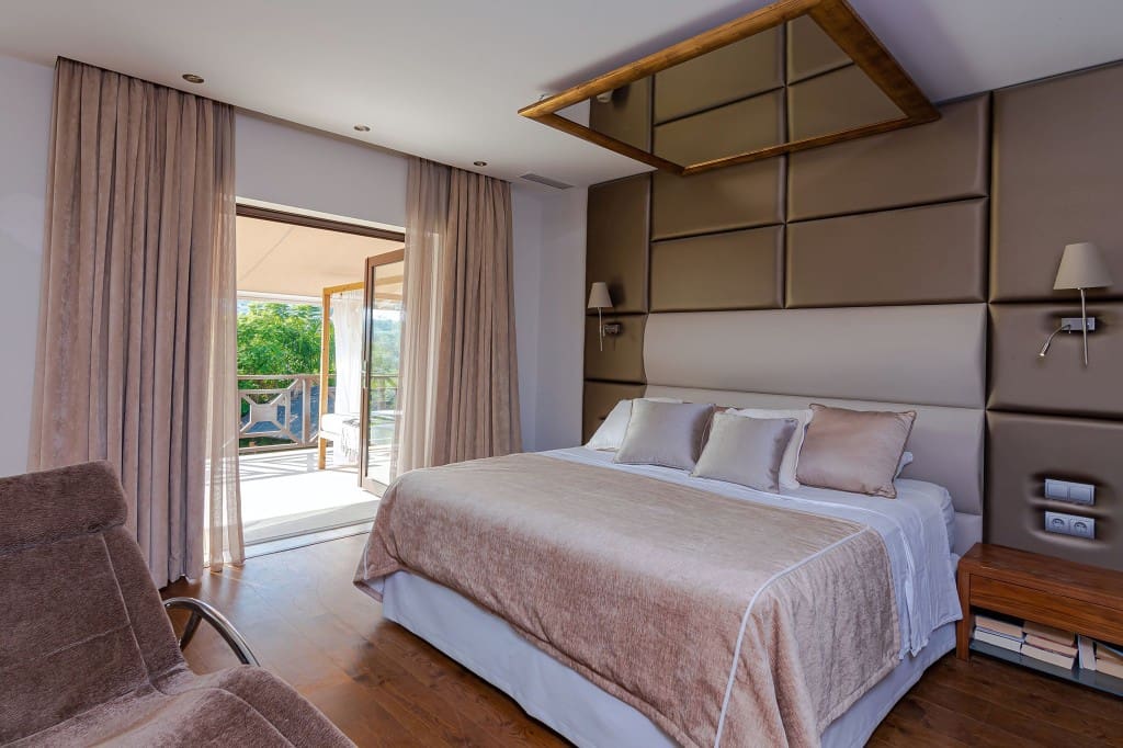 5 slaapkamer Villa te koop in Nueva Andalucia met zwembad garage - € 2.450.000 (Ref: 8113340)