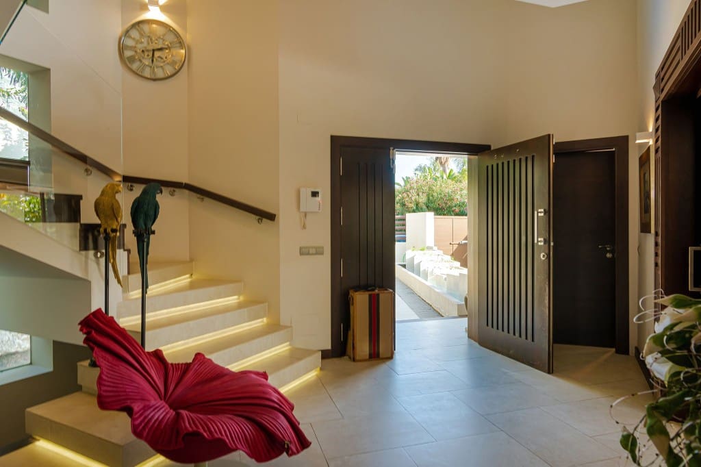 5 slaapkamer Villa te koop in Nueva Andalucia met zwembad garage - € 2.450.000 (Ref: 8113340)